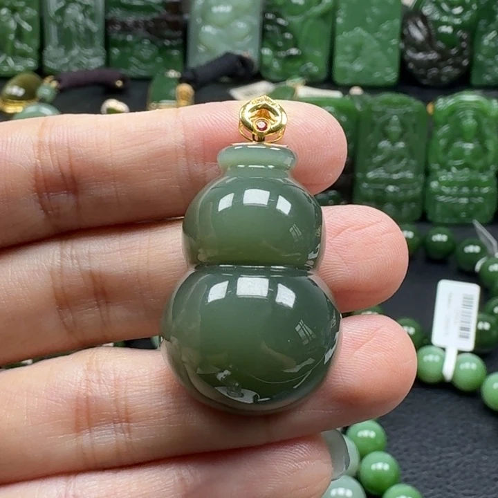 和田玉18K金镶嵌颈饰