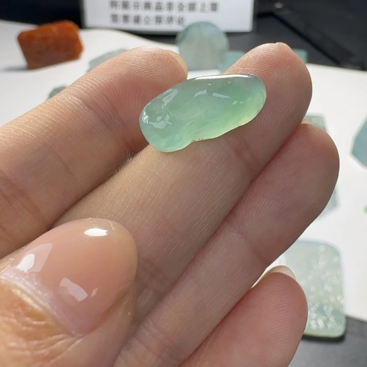 修***性定制翡翠未镶嵌翡翠