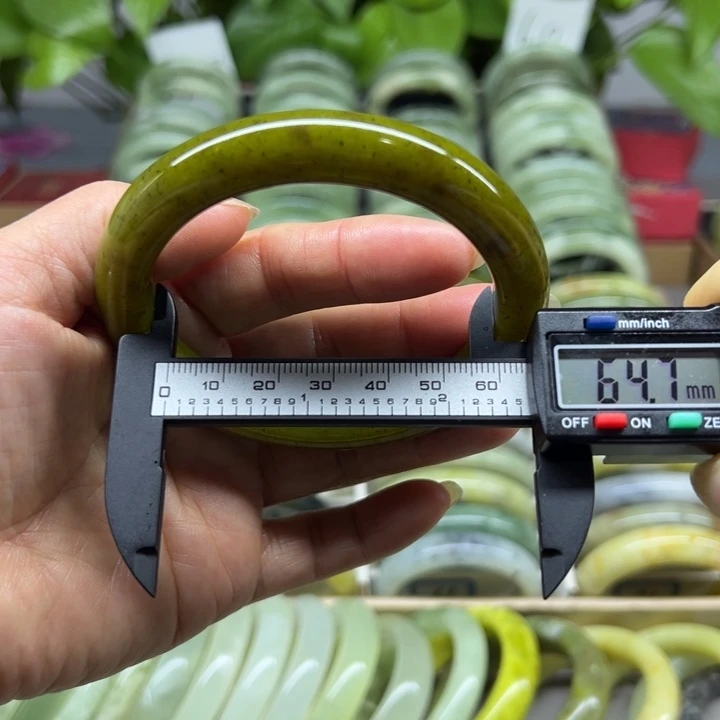 蛇纹石玉未镶嵌手镯59