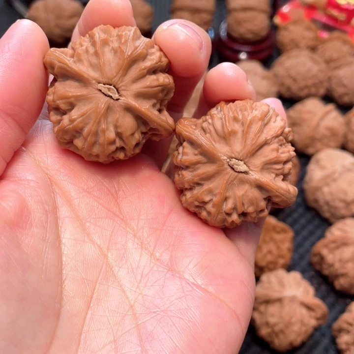 文玩核桃手把件桃心型宫灯3.9微修。