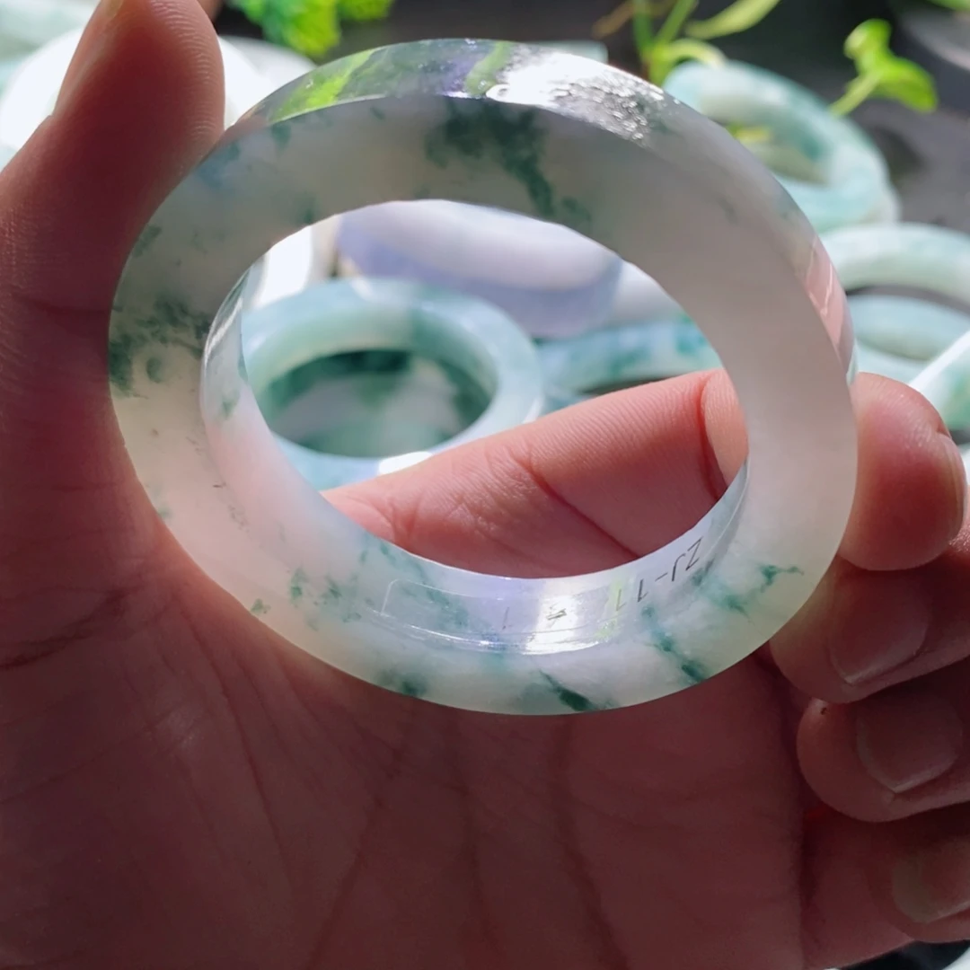 丽***源定制翡翠未镶嵌手镯