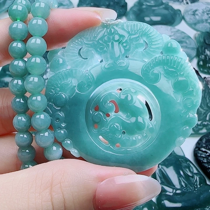 翡翠未镶嵌颈饰多样性发货天然的A货翡翠