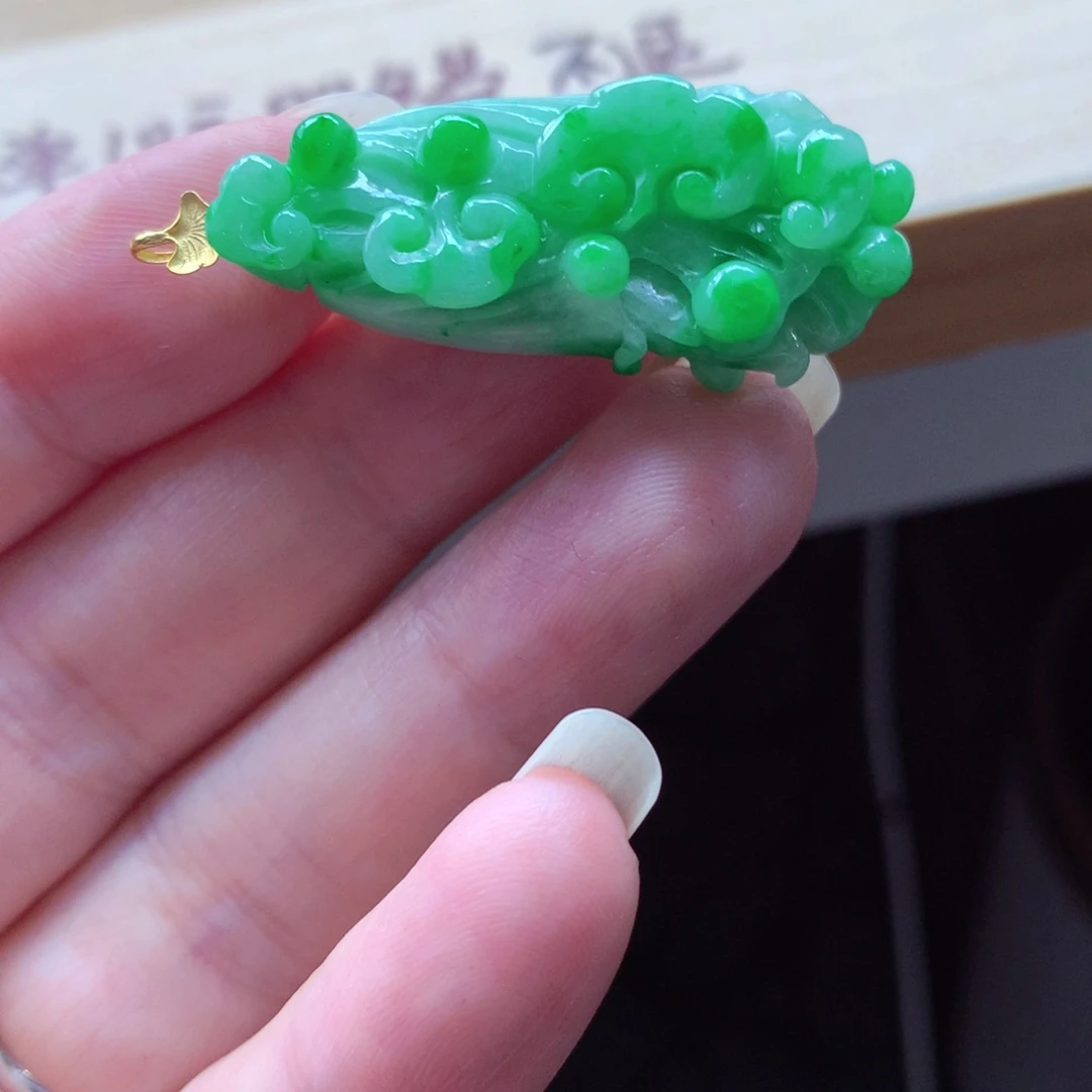 翡翠颈饰18K金镶嵌吊坠