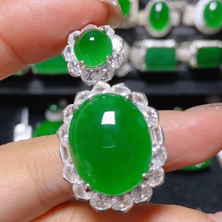 翡翠银S925镶嵌颈饰翡翠