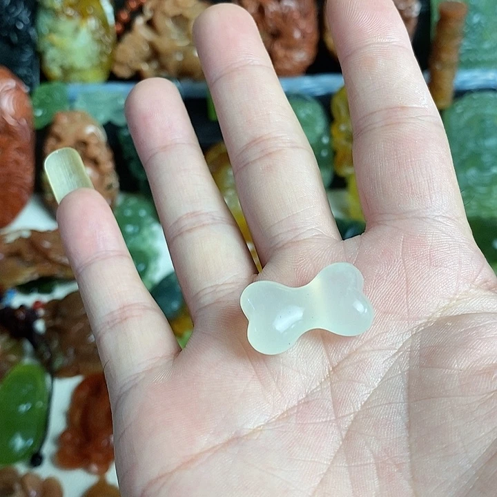 未镶嵌蛇纹石玉颈饰