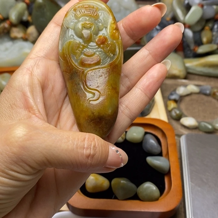 和田玉未镶嵌颈饰