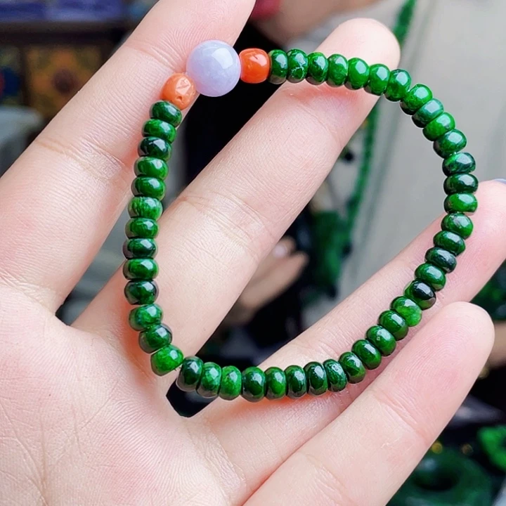 翡翠未镶嵌颈饰多样性