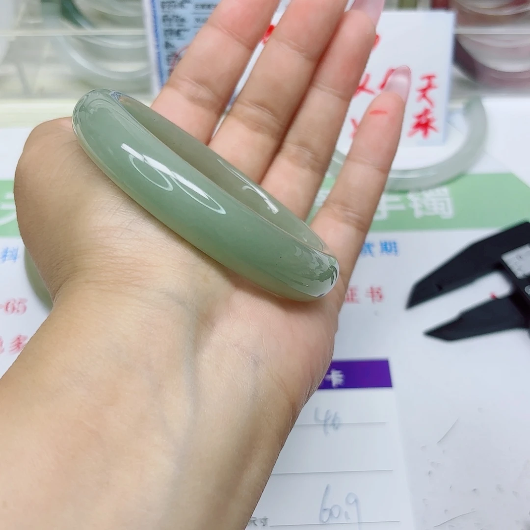 石英质玉未镶嵌手镯46/6061