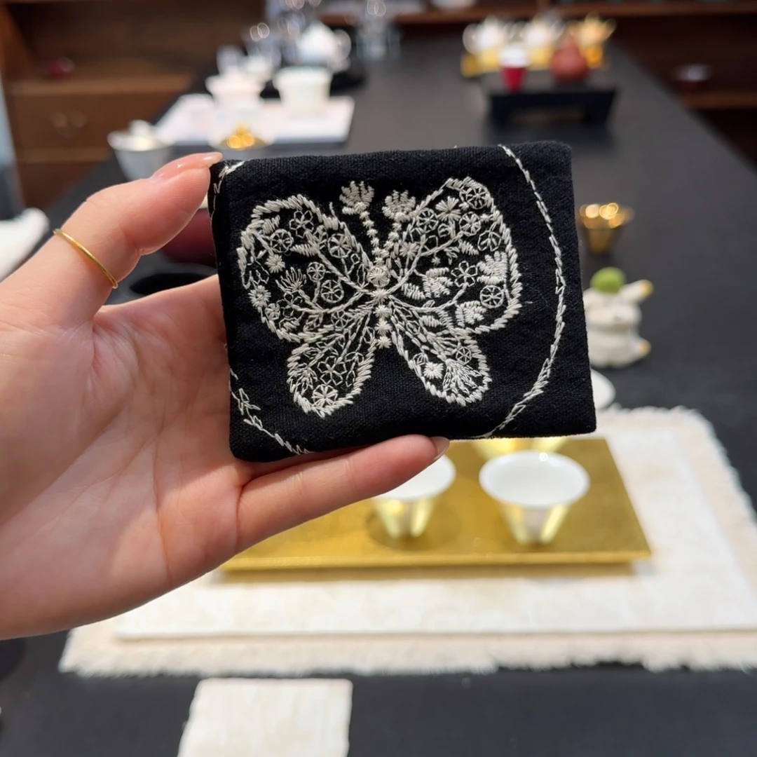 黑色蝴蝶小方巾巾