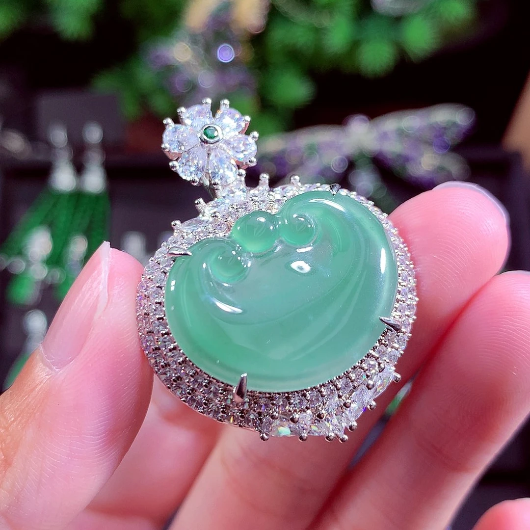 颈饰未镶嵌翡翠天然