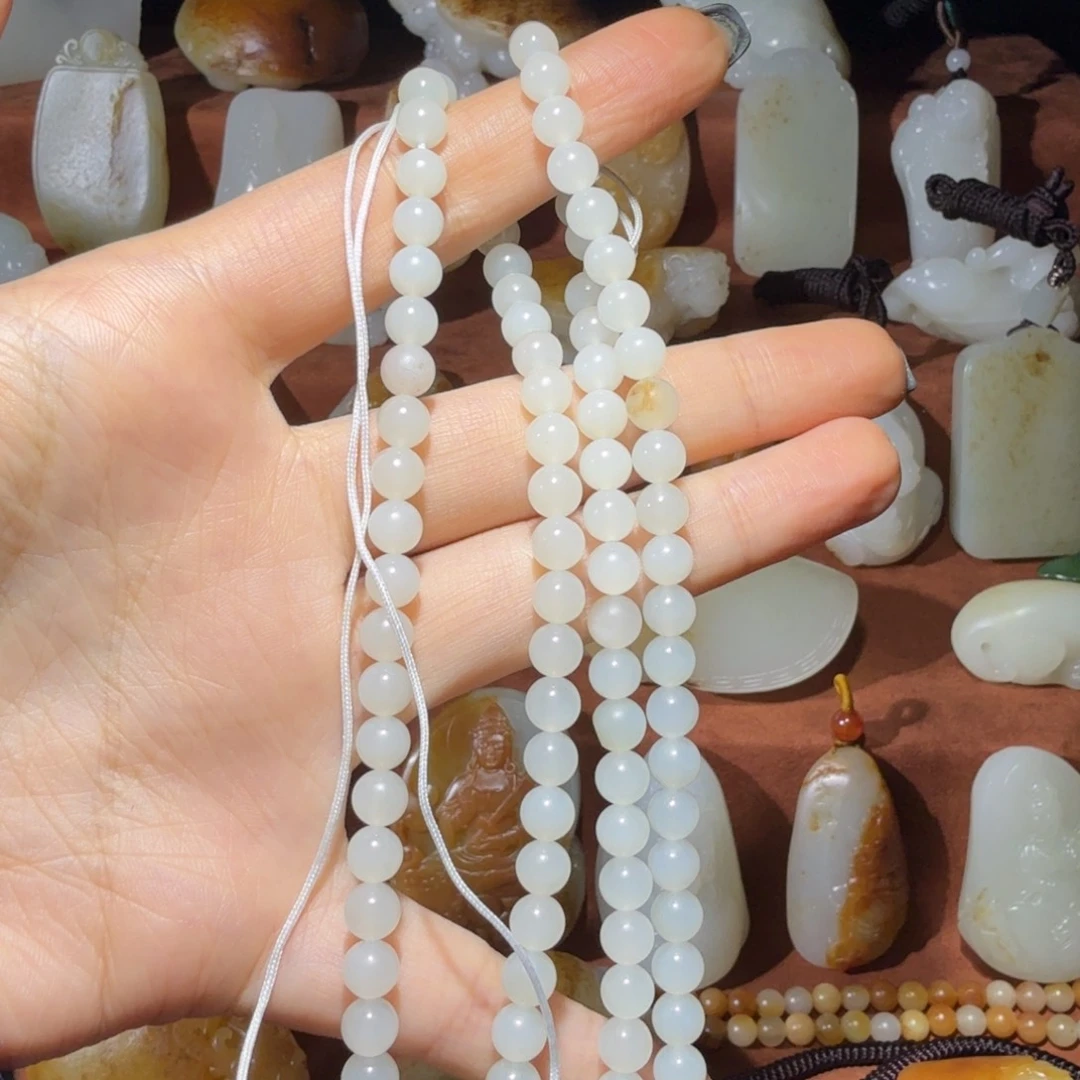 吾***省和田玉未镶嵌颈饰