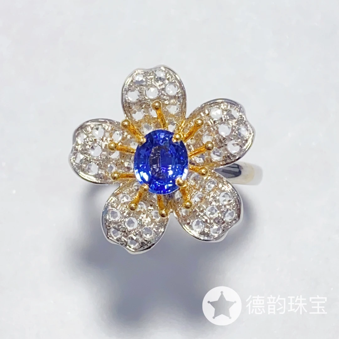 18K金镶嵌蓝宝石戒指