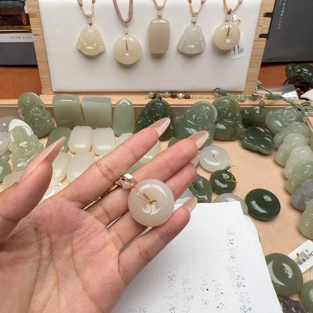 和田玉未镶嵌颈饰