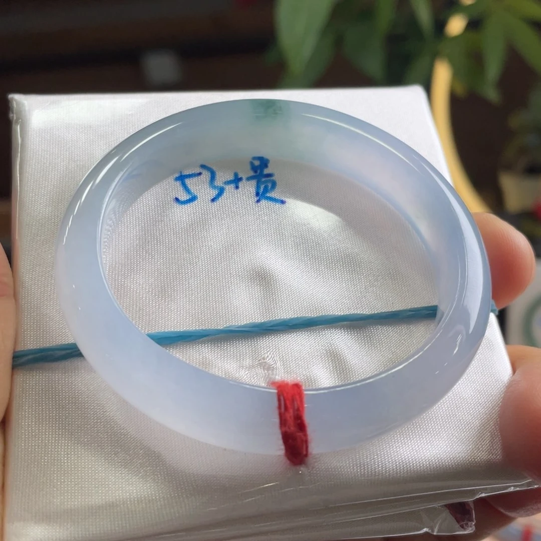 翡翠手镯未镶嵌翡翠