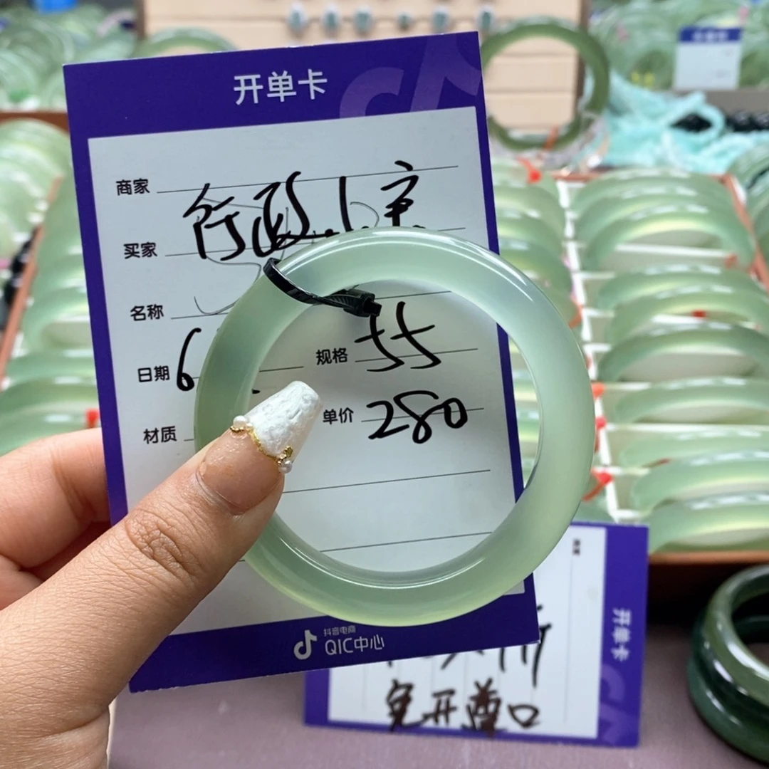 行***宝岫玉未镶嵌手镯手镯