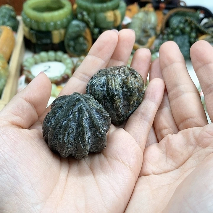 未镶嵌透闪石质玉把件