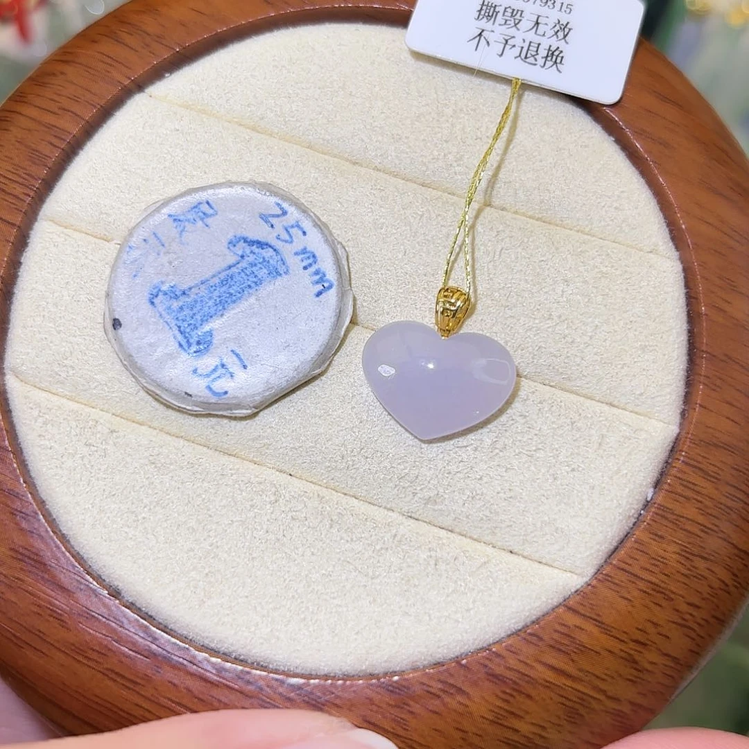 翡翠18K金镶嵌颈饰爱心