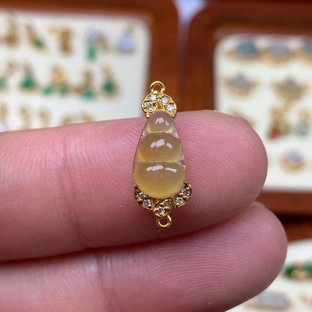 翡翠18K金镶嵌颈饰豆子