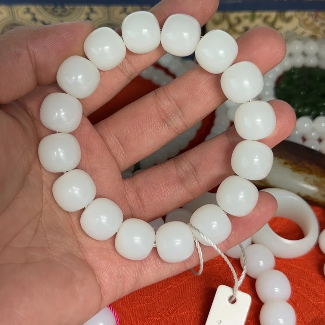 和田玉颈饰未镶嵌探*