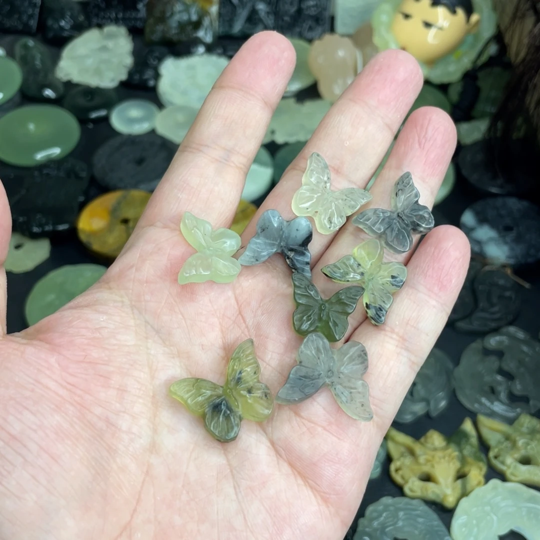 岫玉未镶嵌颈饰蝴蝶