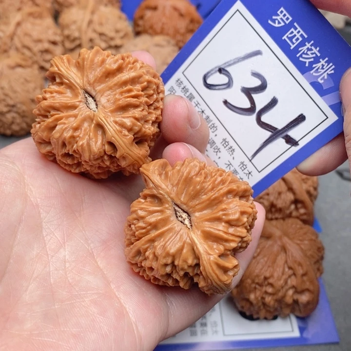 桃核把件41南疆石634号牌