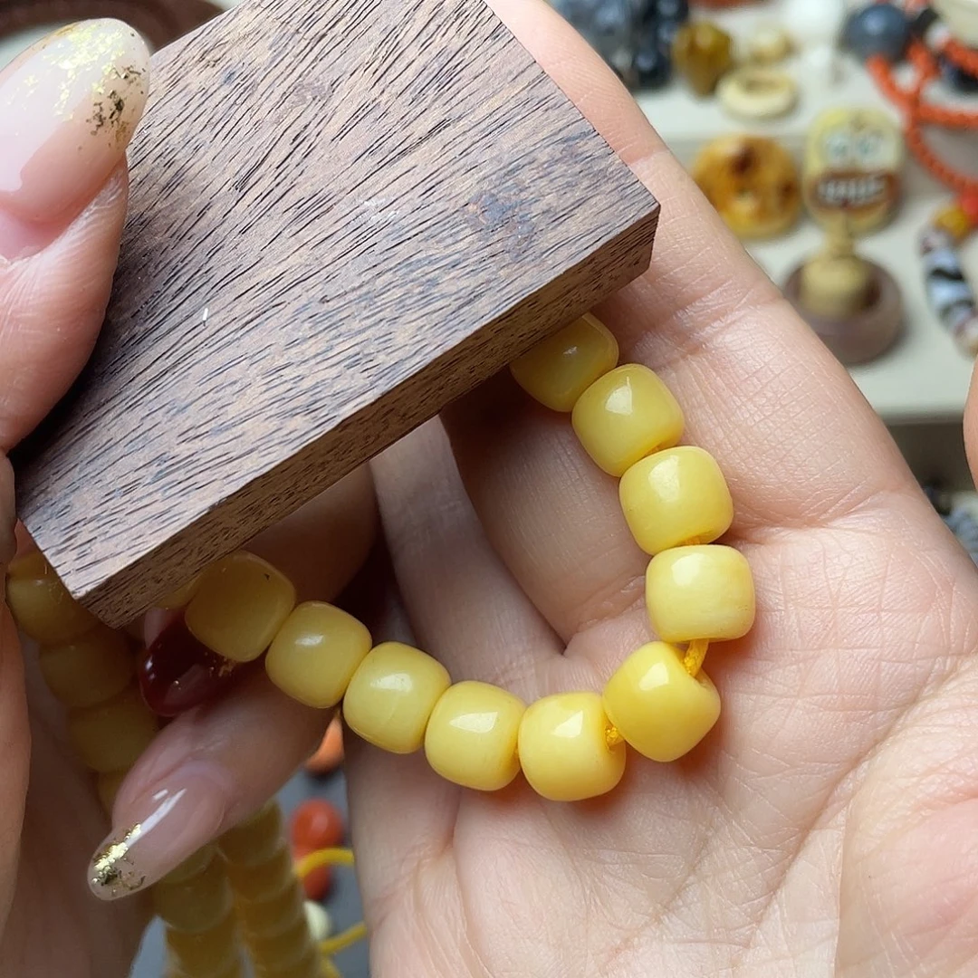 色***啤大叶紫檀（黑酸枝木类）