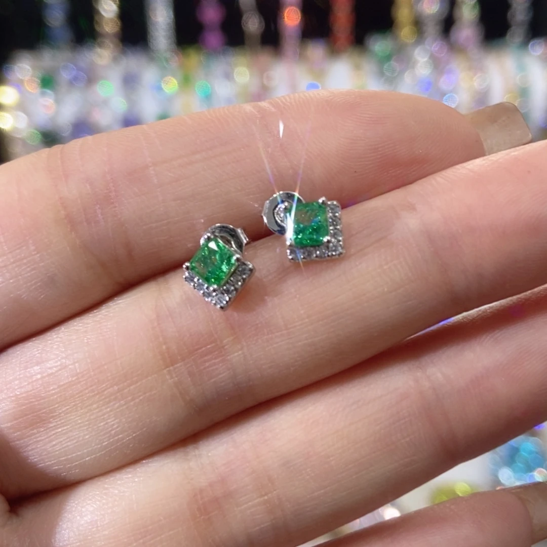 66锆石（处理）耳钉