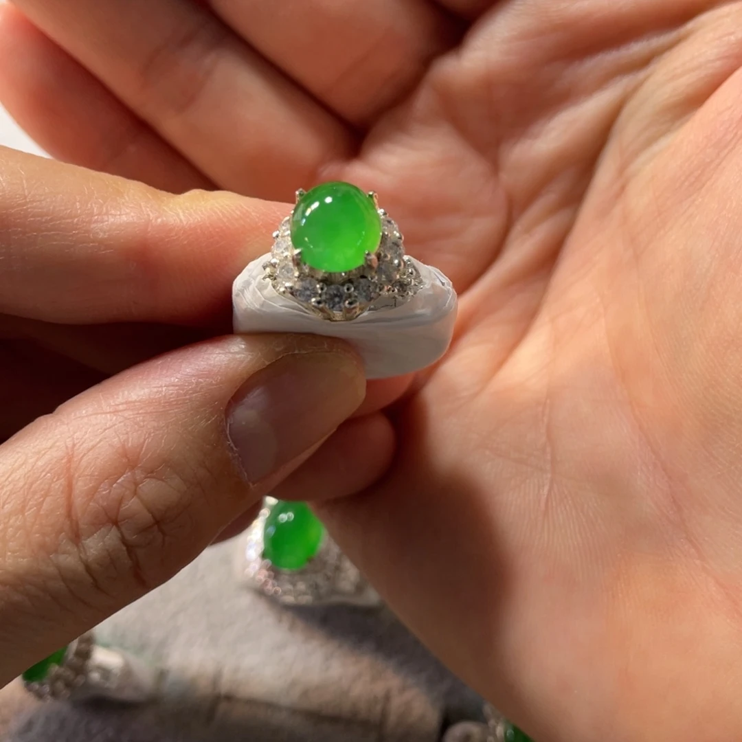 翡翠未镶嵌颈饰蛋面