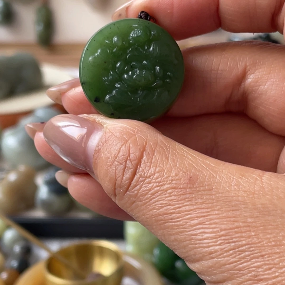 和田玉未镶嵌颈饰碧玉荷花牌