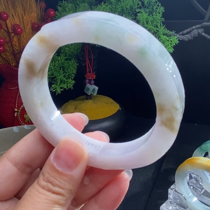 定制翡翠未镶嵌翡翠手镯