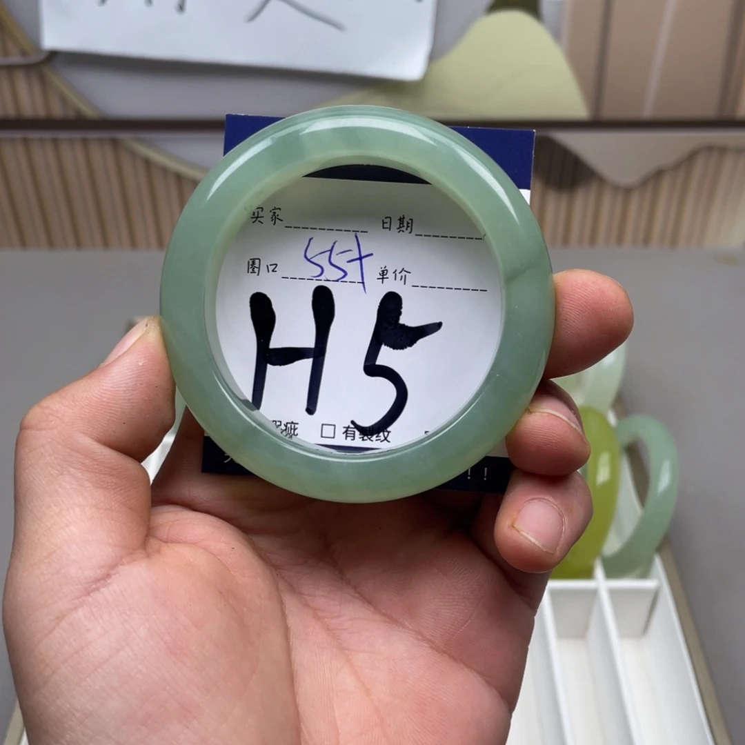 岫玉手镯手镯未镶嵌