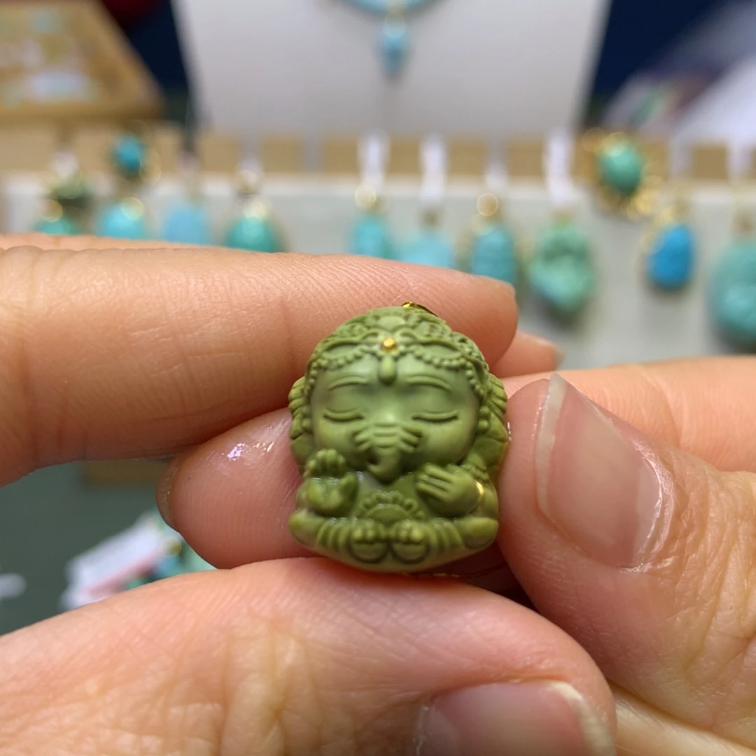 绿松石配饰未镶嵌