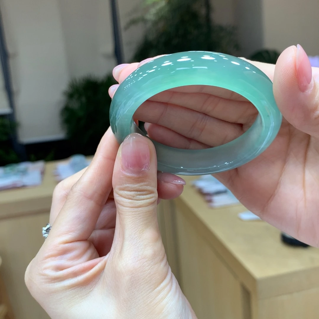 翡翠手镯未镶嵌团****不退不换