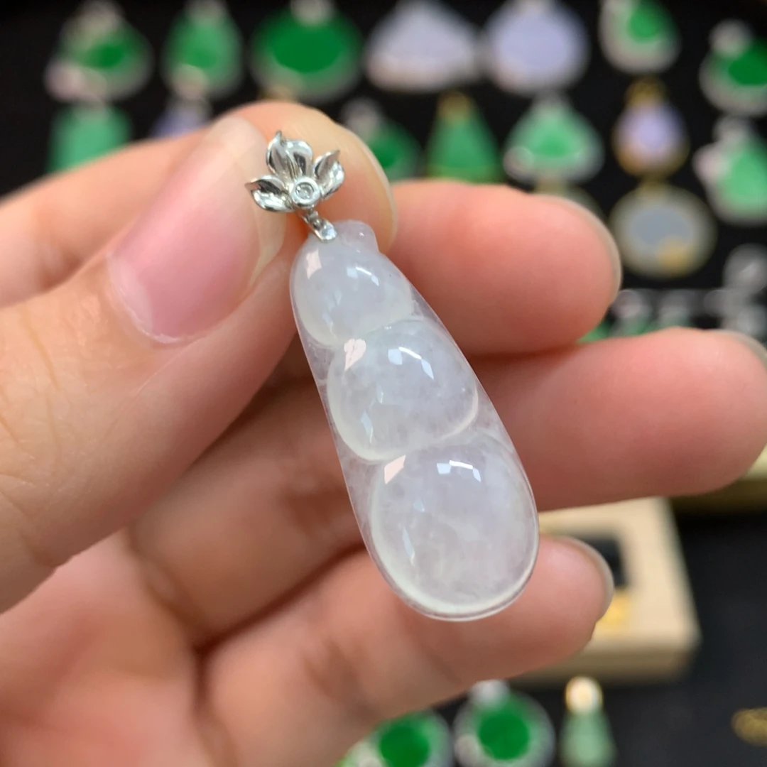 翡翠18K金镶嵌颈饰豆子