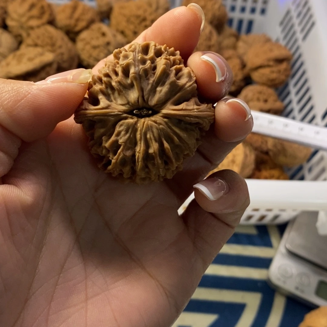 l***W文玩核桃吊坠南疆