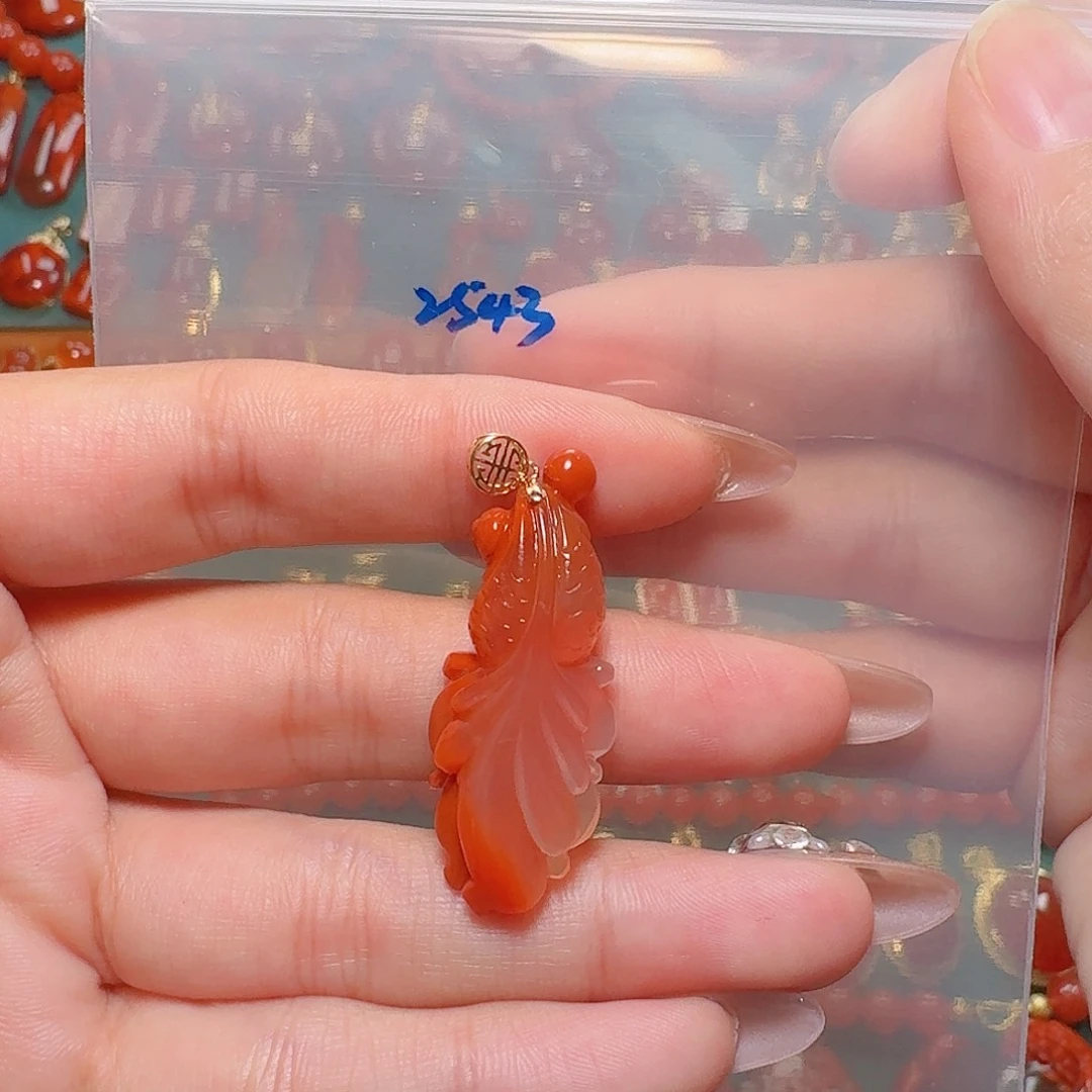 南红玛瑙18K金镶嵌吊坠