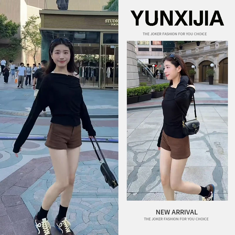 2025年秋季爆款纯欲风性感露肩长袖常规上衣修身休闲风短裤两件套