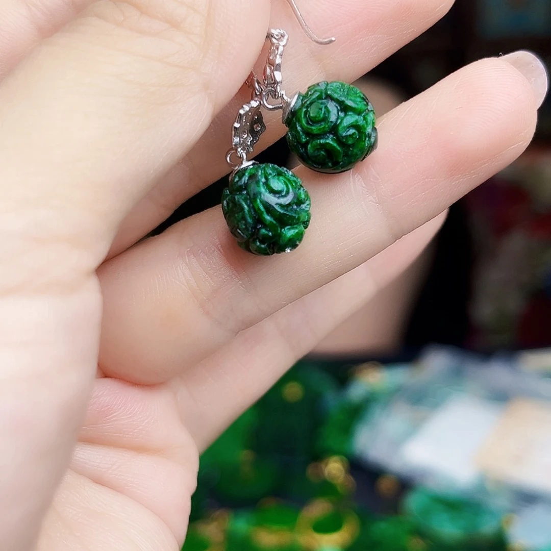 翡翠未镶嵌颈饰多样性