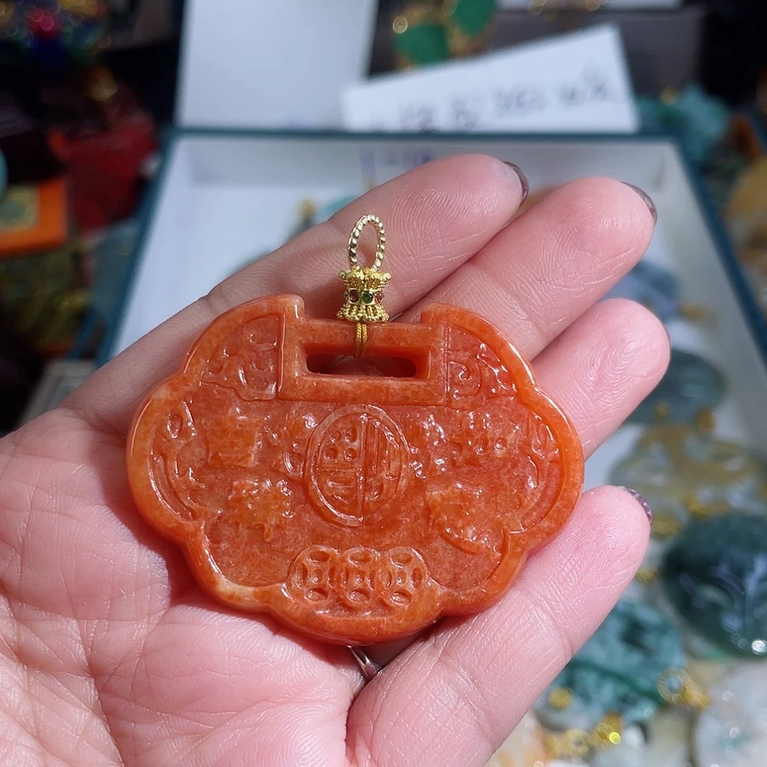 翡翠颈饰未镶嵌翡翠红古