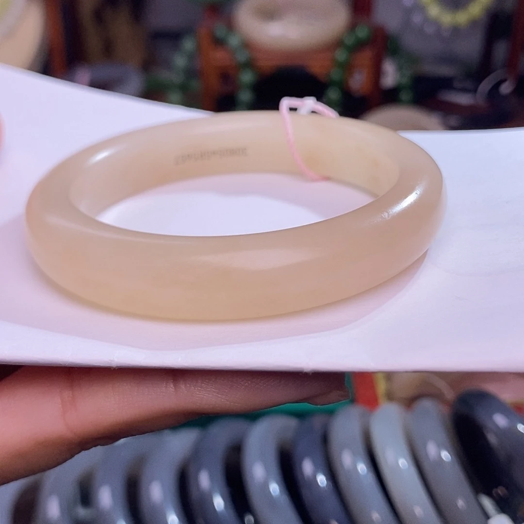 和田玉藕粉老料手镯56.5圈福利补贴未镶嵌A****?