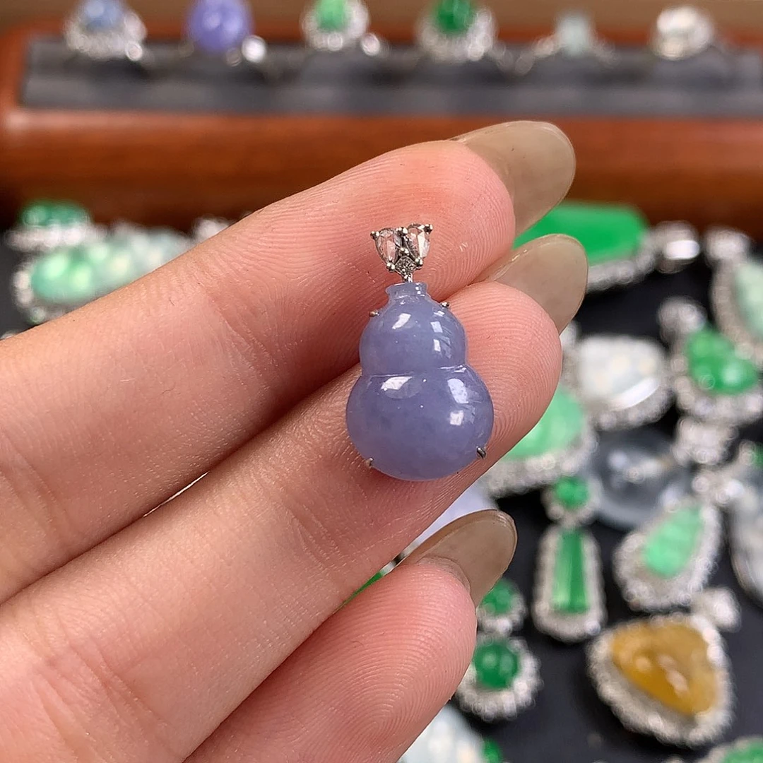 颈饰18K金镶嵌翡翠