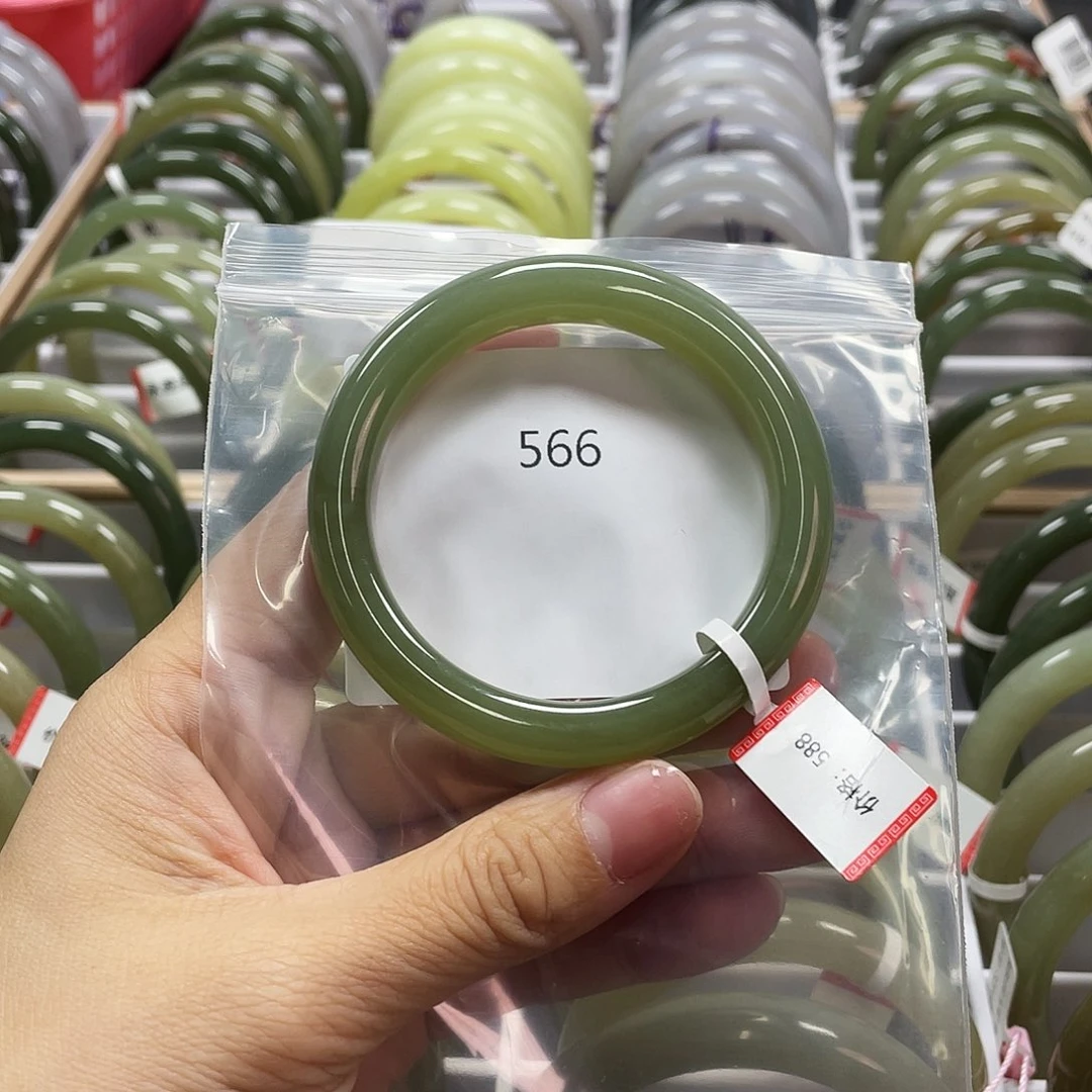 和田玉（糖玉）手镯未镶嵌566圈口54