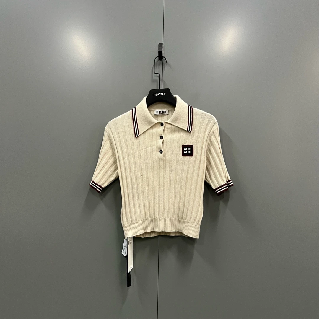 99新 MIU MIU/缪缪 tt8 米色字母logo针织polo衫 38码/020513