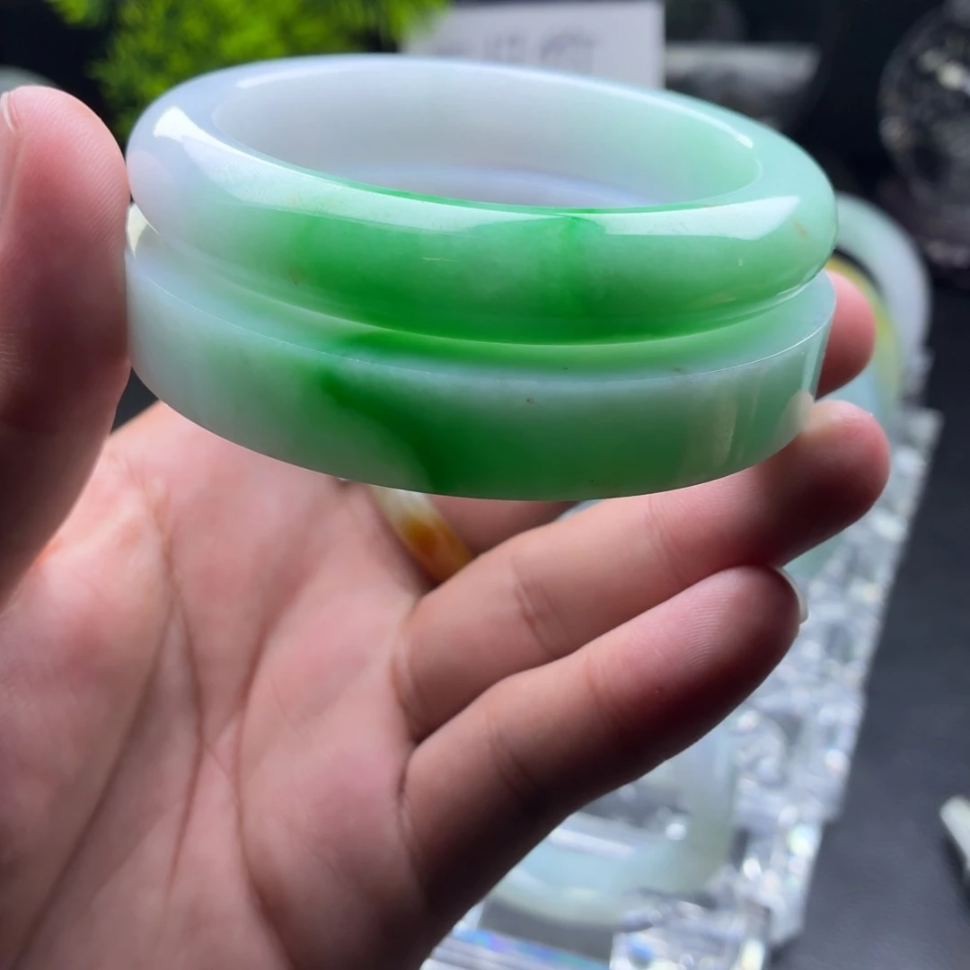 定制翡翠未镶嵌翡翠买断白底青春彩辣阳绿毕业高货