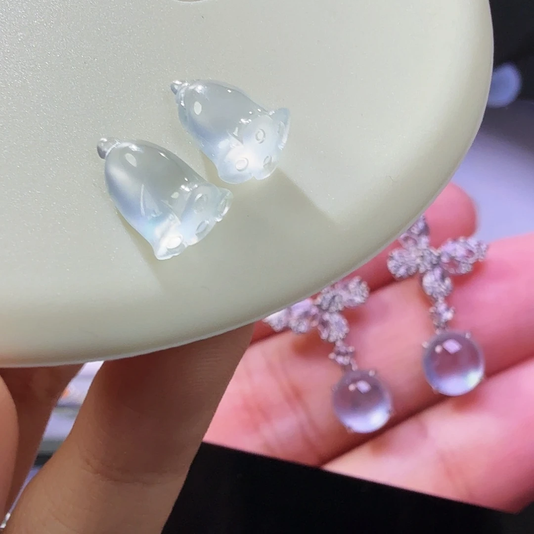 翡翠未镶嵌颈饰莲蓬