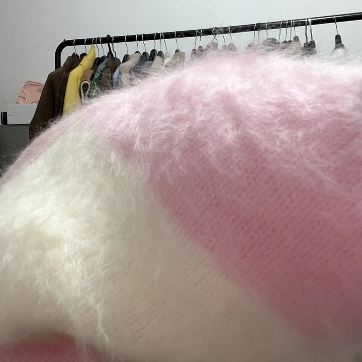 拉绒粉色条纹开衫