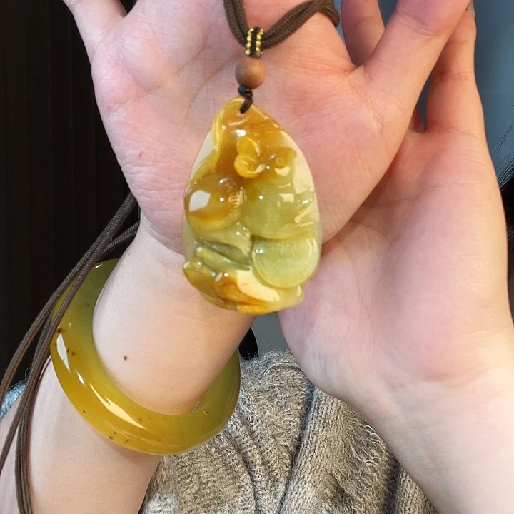 未镶嵌蛇纹石玉颈饰