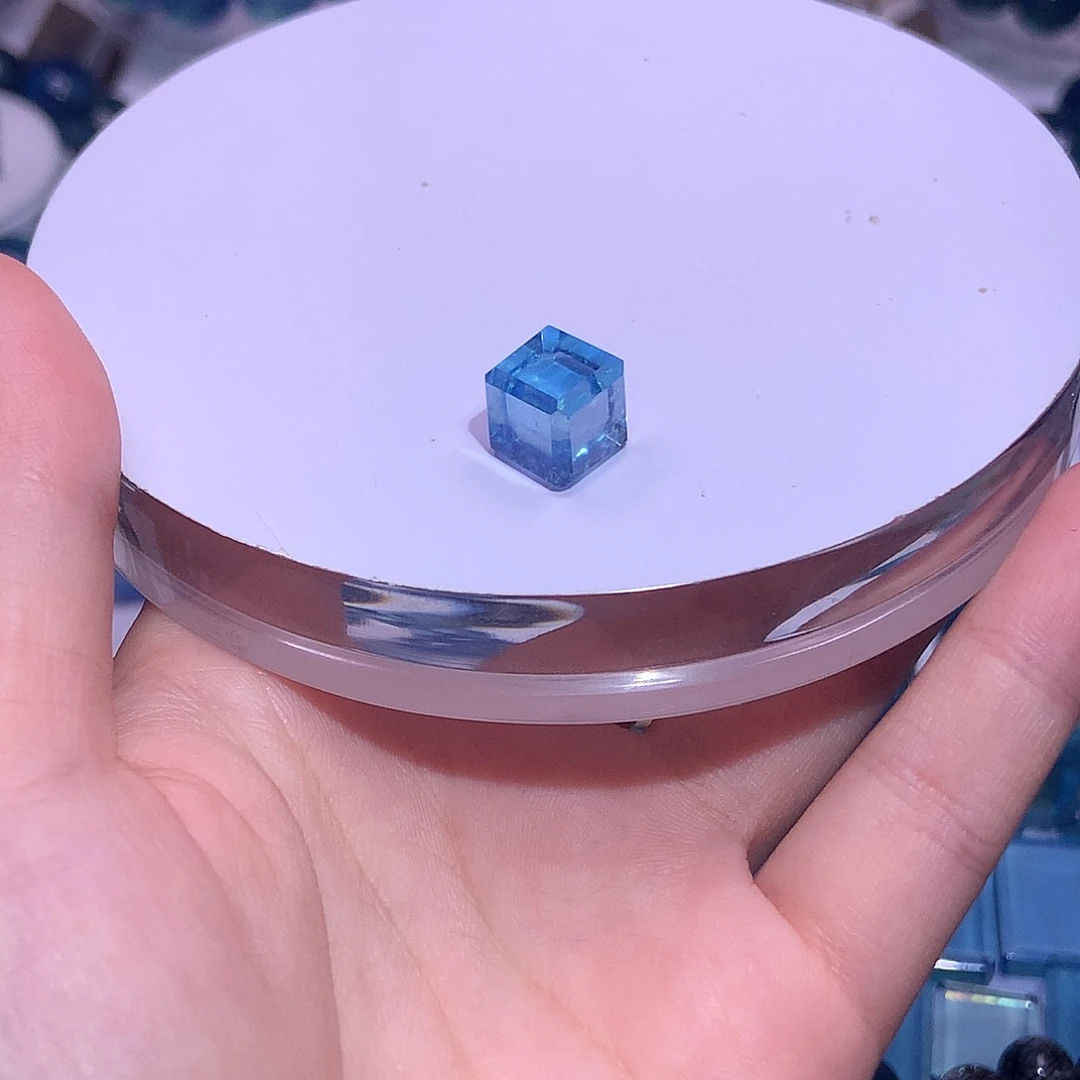 天然辰砂透体圣蓝海蓝宝方糖9mm（打孔不退不换）