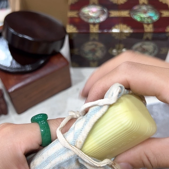 艺***鄺新亿阁中古杂项谨慎参拍