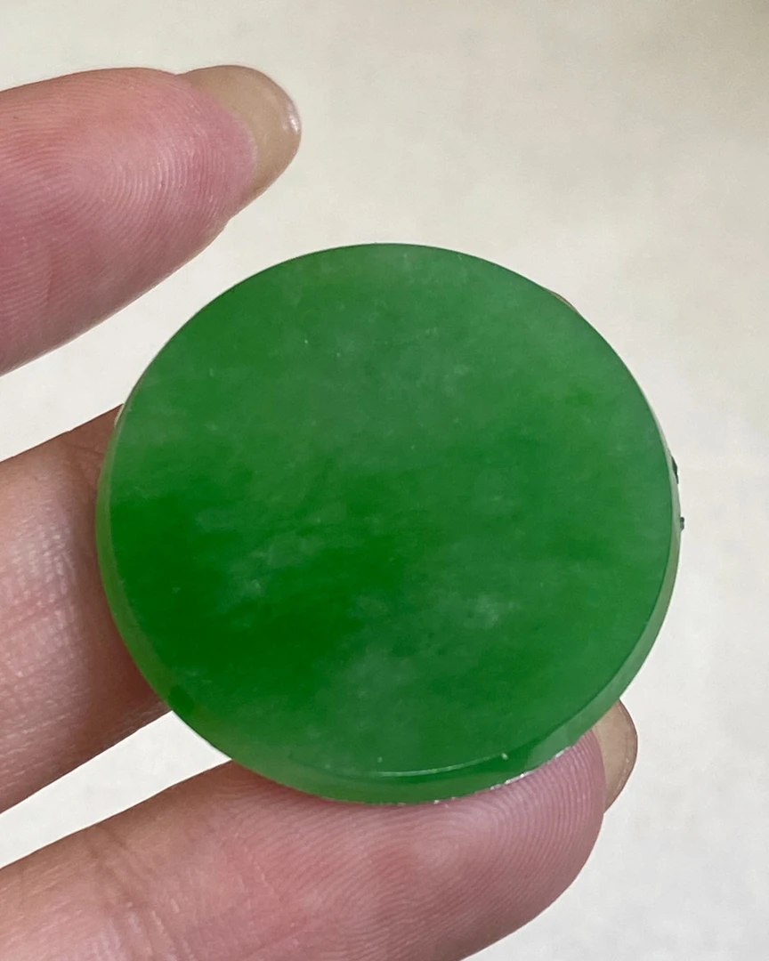 货头 翡翠一刀切辣绿厚庄圆牌吊坠裸石 种老细腻 尺寸27.3-2.5